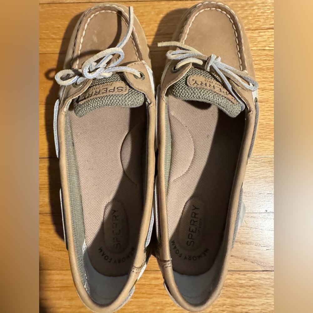 Women’s Sperry Bluefish 2-Eye Boat shoe.  Size 8